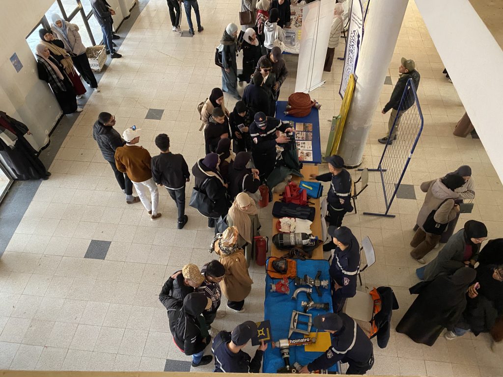 Journée de sensibilisation avec exposition des équipements et moyens d'intervention en premiers secours des agents de la Protection Civile